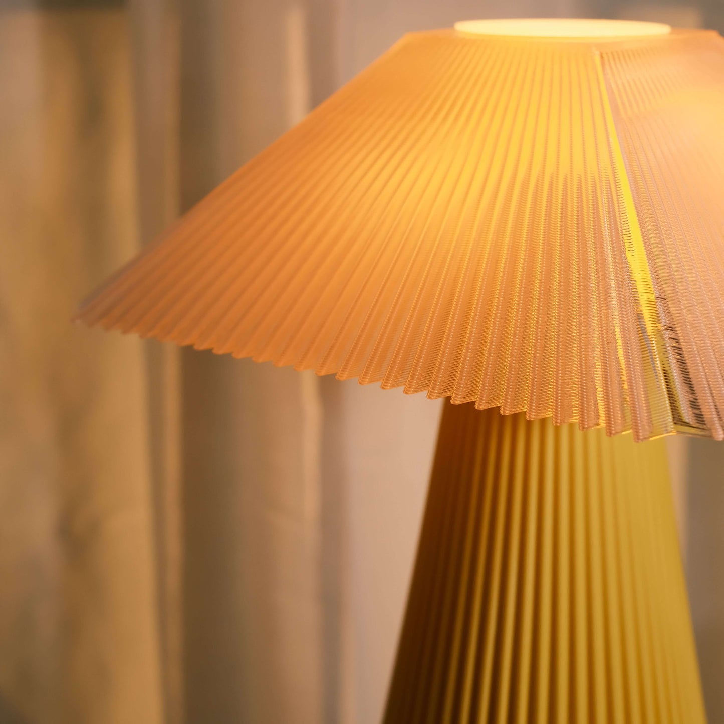 Super Pleaty Lamp