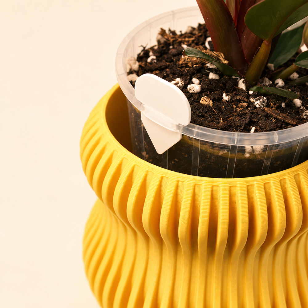 Detail of Selene Lemon planter rim and clear nursery pot